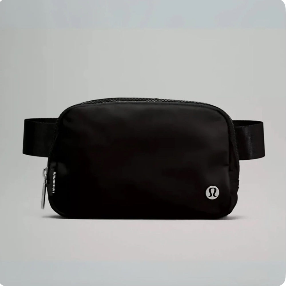 Lululemon Everywhere 1L Black Belt Bag